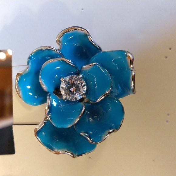 Set of Costume Jewelry Rings - Picture 9 of 9